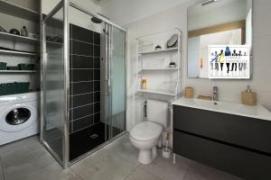 Ванна кімната в Studio tout confort + terrasse