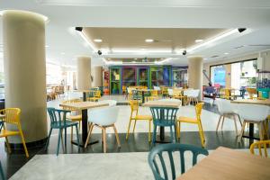 a restaurant with tables and chairs in a cafeteria at Olimar II in Cambrils