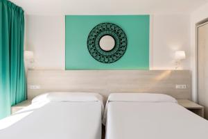 Posteľ alebo postele v izbe v ubytovaní Hotel Best Lloret Splash