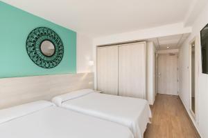 Posteľ alebo postele v izbe v ubytovaní Hotel Best Lloret Splash