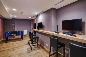 TV a/nebo společenská místnost v ubytování Radisson Blu Hotel & Residences