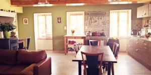 Kuchyň nebo kuchyňský kout v ubytování Petit gîte ou chambre d'hôtes 2/4 personnes