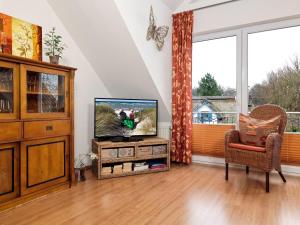 TV a/nebo společenská místnost v ubytování Landhaus Residenz Kirchsee Strandidyll