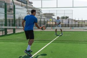 Tenis a/nebo squash v ubytování Cap St Georges Hotel & Resort nebo okolí