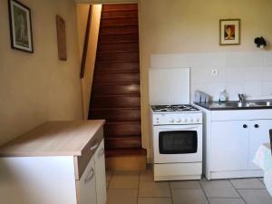 Kuchyň nebo kuchyňský kout v ubytování Petit gîte ou chambre d'hôtes 2/4 personnes