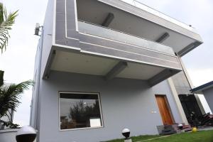 Gallery image of Sea Breeze at ECR - Beach Front Villa with Private Pool, Jacuzzi and Dive-in Theater in Tirupporūr