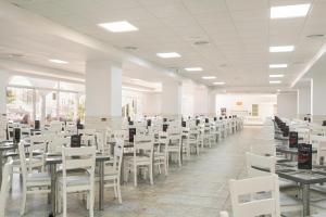 Reštaurácia alebo iné gastronomické zariadenie v ubytovaní Hotel Best Lloret Splash