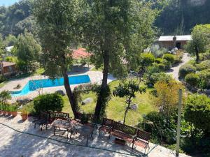 a group of benches sitting next to a swimming pool at CASARMONIA in Peumos