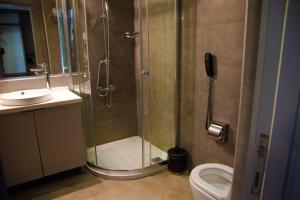 A bathroom at Star of İstanbul Residence