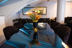 A seating area at Star of İstanbul Residence
