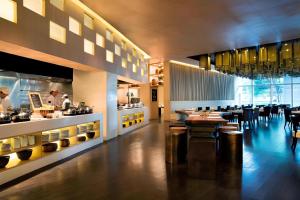 Un restaurant sau alt loc unde se poate mânca la Marriott Executive Apartments Bangkok, Sukhumvit Thonglor