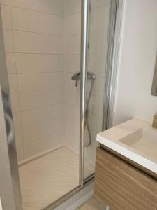 a bathroom with a shower and a sink at Maison de ville avec parking - Caen centre in Caen