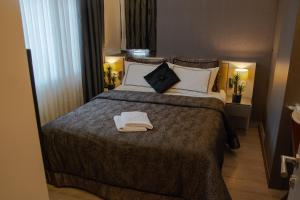 A bed or beds in a room at Star of İstanbul Residence