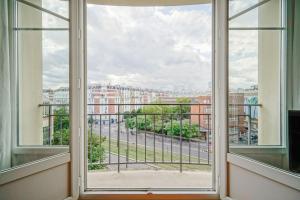 a window with a view of a city street at Appartement spacieux 17ème arrondissement - II in Paris