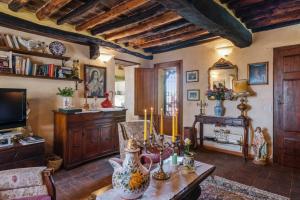 a living room with a table and a tv at Casa Teresina in Collodi
