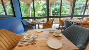 Posezení v ubytování L'HÔTEL DES BAINS - Salles-la-Source