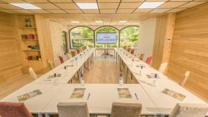 Konferenční prostory v ubytování L'HÔTEL DES BAINS - Salles-la-Source
