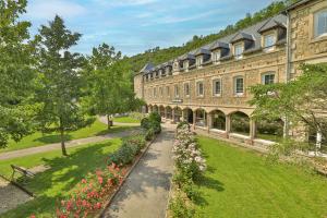 Zahrada ubytování L'HÔTEL DES BAINS - Salles-la-Source