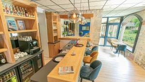 Nápoje v ubytování L'HÔTEL DES BAINS - Salles-la-Source