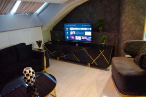 A television and/or entertainment centre at Star of İstanbul Residence