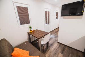 TV a/nebo společenská místnost v ubytování Studio Mobile Home Gotar