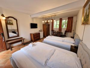 Ένα ή περισσότερα κρεβάτια σε δωμάτιο στο Gasthof Reuner