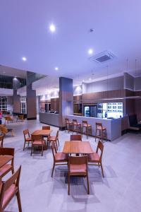 Hotel Caiuá Blumenau的休息区