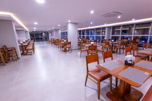 Hotel Caiuá Blumenau餐厅或其他用餐的地方