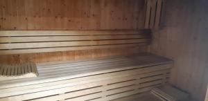 a sauna with wooden paneling and a wooden at Charmant logement avec piscine in Bergerac