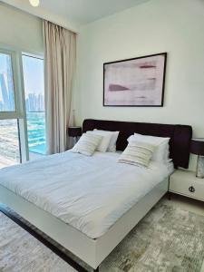 Postel nebo postele na pokoji v ubytování NETIZEN HOMES Beachfront premium 2 bedroom apartment