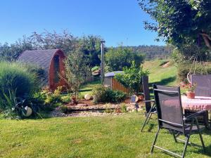 a garden with a table and chairs and a barn at Bergfeldhof in Haingrund +20 photos