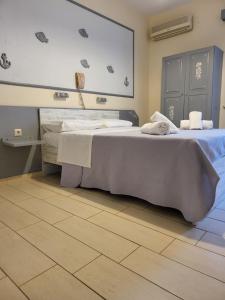 A bed or beds in a room at Panorama Hotel - Restaurant