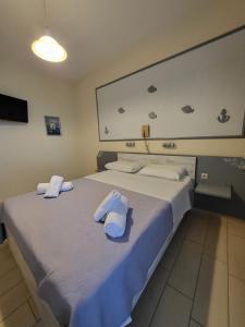 A bed or beds in a room at Panorama Hotel - Restaurant