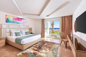 Pickalbatros Palace Sharm - "Aqua Park"客房内的一张或多张床位