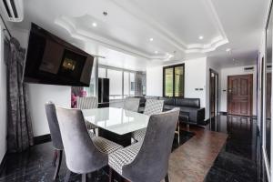Zona d'estar a PATONG TOWER ROYAL FAMILY pta 2025