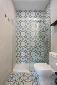 a bathroom with a toilet and a shower at Dolium Apartments in Seville