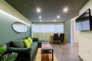 Uma área de estar em Jumanji Loft Apartment, Vesta Philoxenia