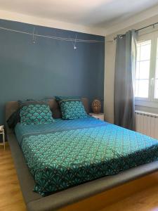 Un pat sau paturi într-o cameră la Villa entre la Provence et le Languedoc