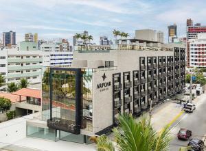 un edificio con un cartel en una ciudad en Flat ARPOAR Suítes Manaíra com vista para o mar, en João Pessoa