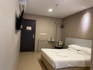 Postel nebo postele na pokoji v ubytování Hotel Jelai @ Temerloh, Pahang