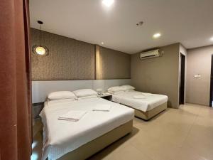 Postel nebo postele na pokoji v ubytování Hotel Jelai @ Temerloh, Pahang
