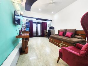 Posezení v ubytování Furnished 1 Bedroom Independent Apartment 6 in Greater Kailash 1 Delhi