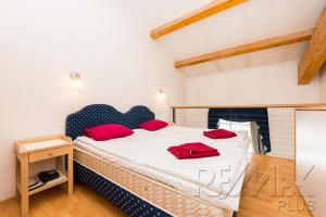 Postel nebo postele na pokoji v ubytování Nice loft near Old Town