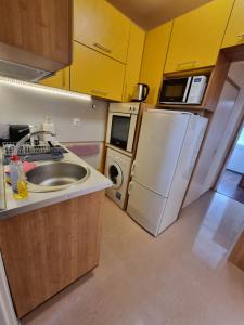 Dapur atau dapur kecil di Apartment's Ortakchiev 2