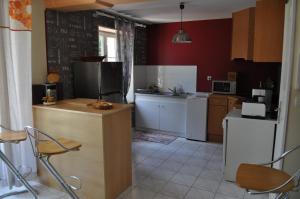 Virtuvė arba virtuvėlė apgyvendinimo įstaigoje La Villanderie
