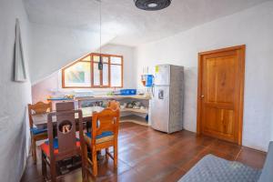 Kuchyň nebo kuchyňský kout v ubytování Hostal Galapagos by Bar de Beto