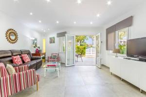 a living room with a couch and a television at Playamar in Alcudia
