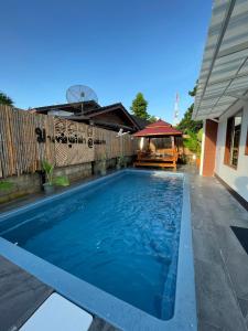 a swimming pool in the backyard of a house at มาเหนือพูลวิลล่า แม่แจ่ม เชียงใหม่ Ma-Nhuer pool villa Mae Chaem Chiangmai 