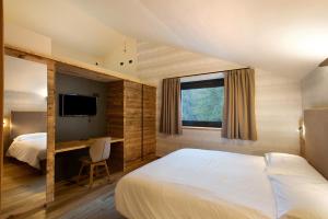 Postel nebo postele na pokoji v ubytování Valgrisa Mountain Lodges 1