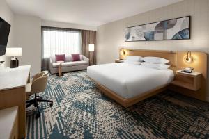Postel nebo postele na pokoji v ubytování Delta Hotels by Marriott Vancouver Delta